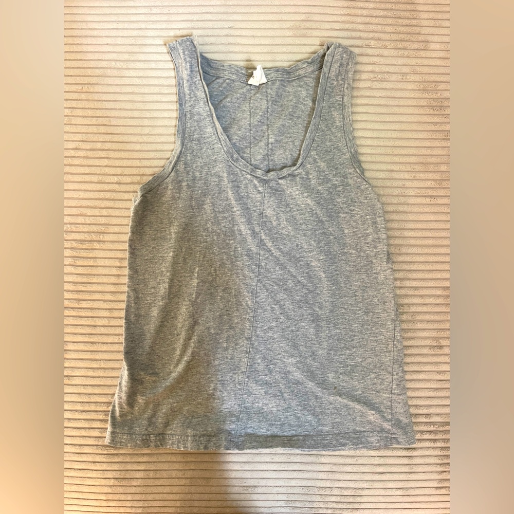 Gray Sleeveless Tank Top Vertical Rib Detail